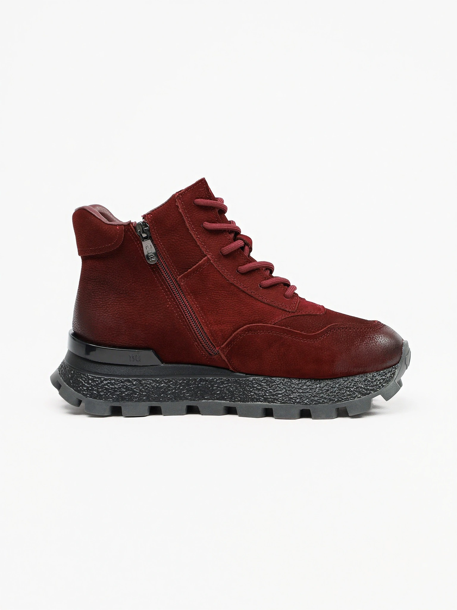 Кроссовки бордового цвета на рельефной подошве